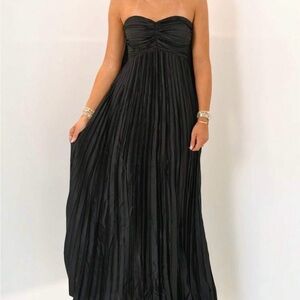 SHEIN Black Strapless Pleated Dress